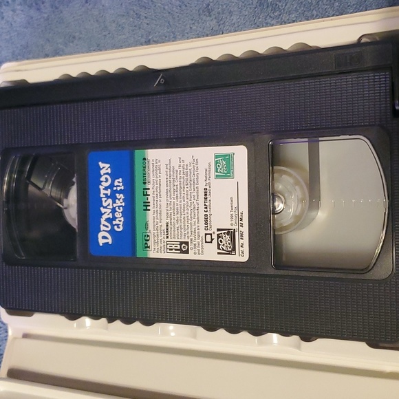 Dunston Checks In - Picture 3 of 3